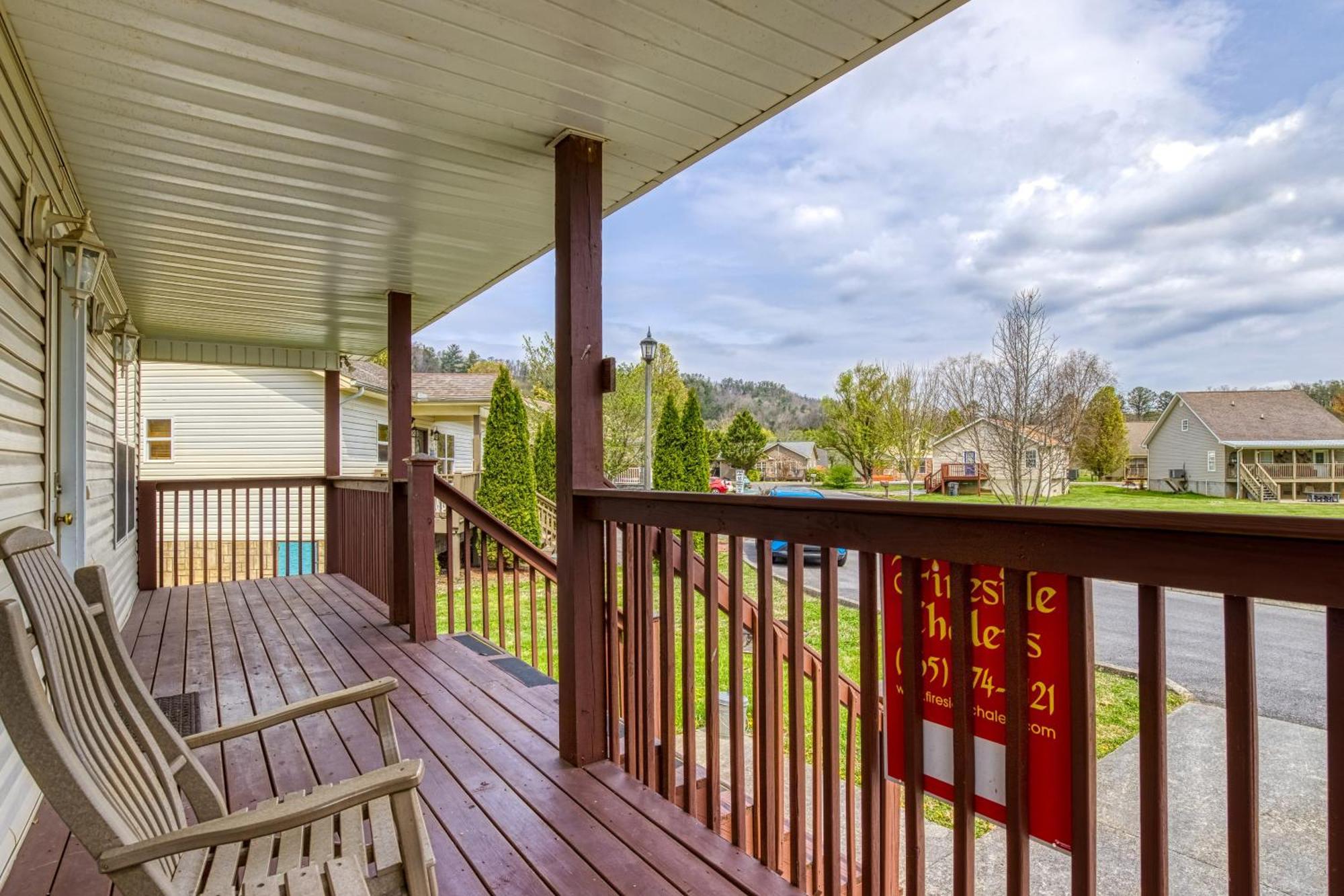 Lee'S Creekside Villa Pigeon Forge Exterior photo